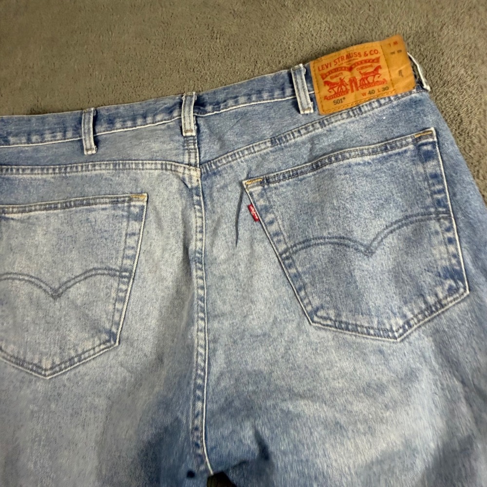 Levis 501 Original Fit Jeans Mens 40x30 Light Wash Blue Straight Leg Button Fly